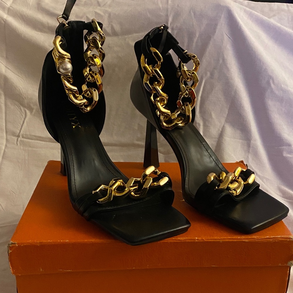 Elegant Black and Gold Women's Heels seize 9.5